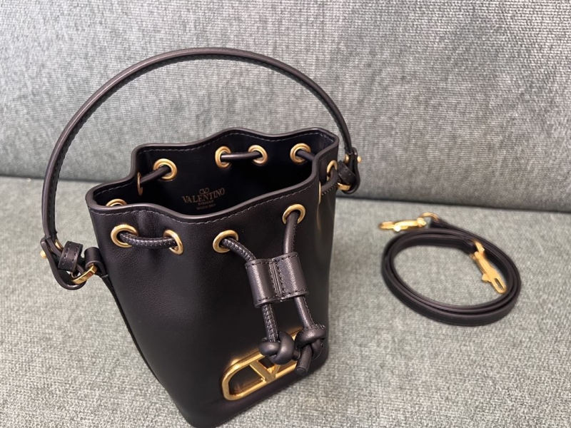 Va1e*ntin0 bucket bag